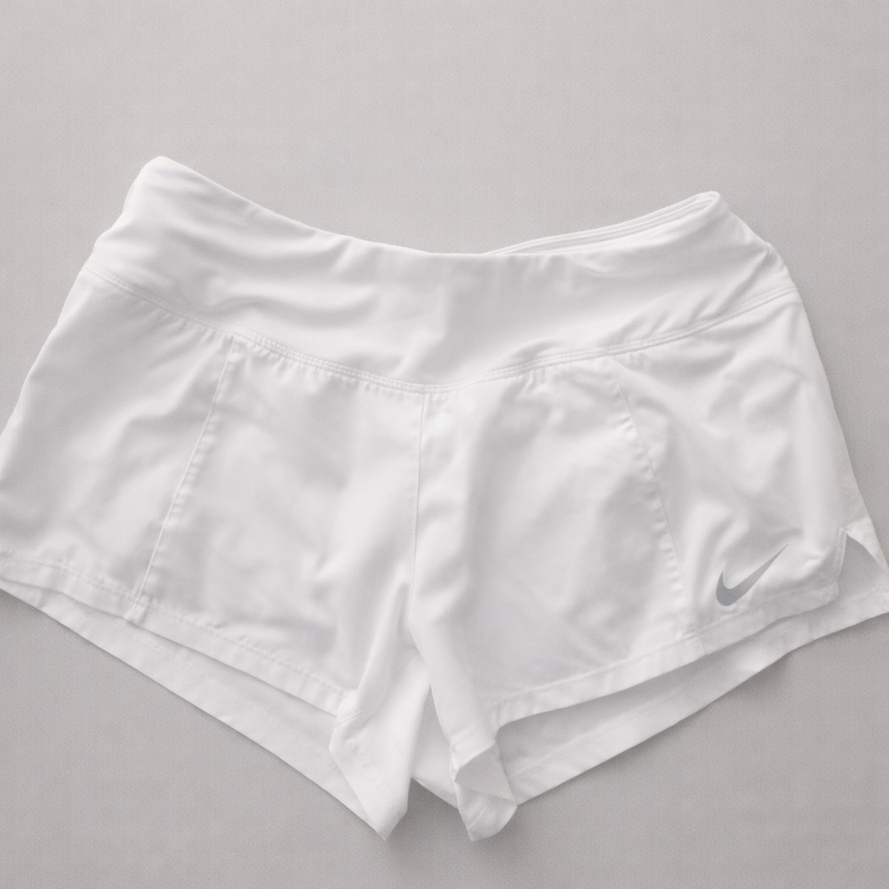 Nike Dri-FIT White Athletic Shorts – Size Small